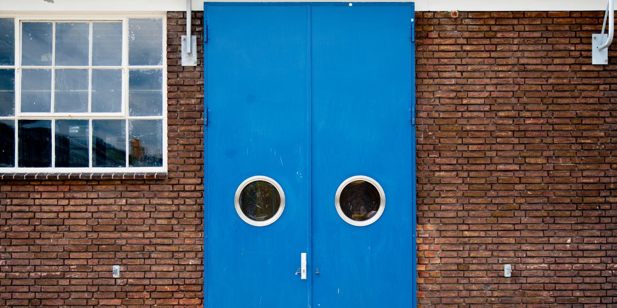 Porta Estilo Industrial em Pouso Alegre: A Tendência do Aço e Vidro Se você acompanha revistas de decoração ou navega pelo Instagram e Pinterest, com certeza já…